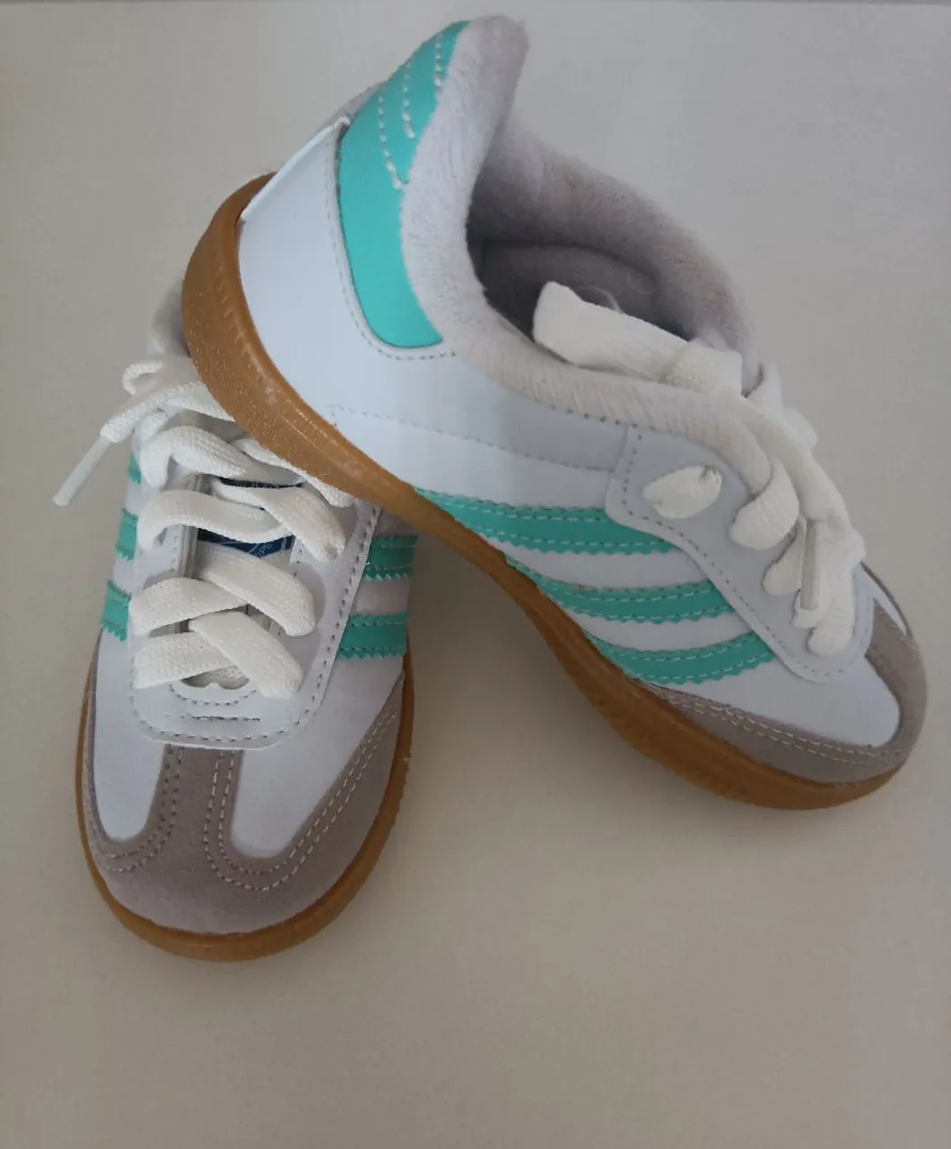 Tênis Adidas Infantil - Conforto e Estilo para os Pequenos!
