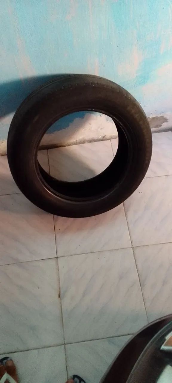 Vendo um pneu 185 65  aro 15