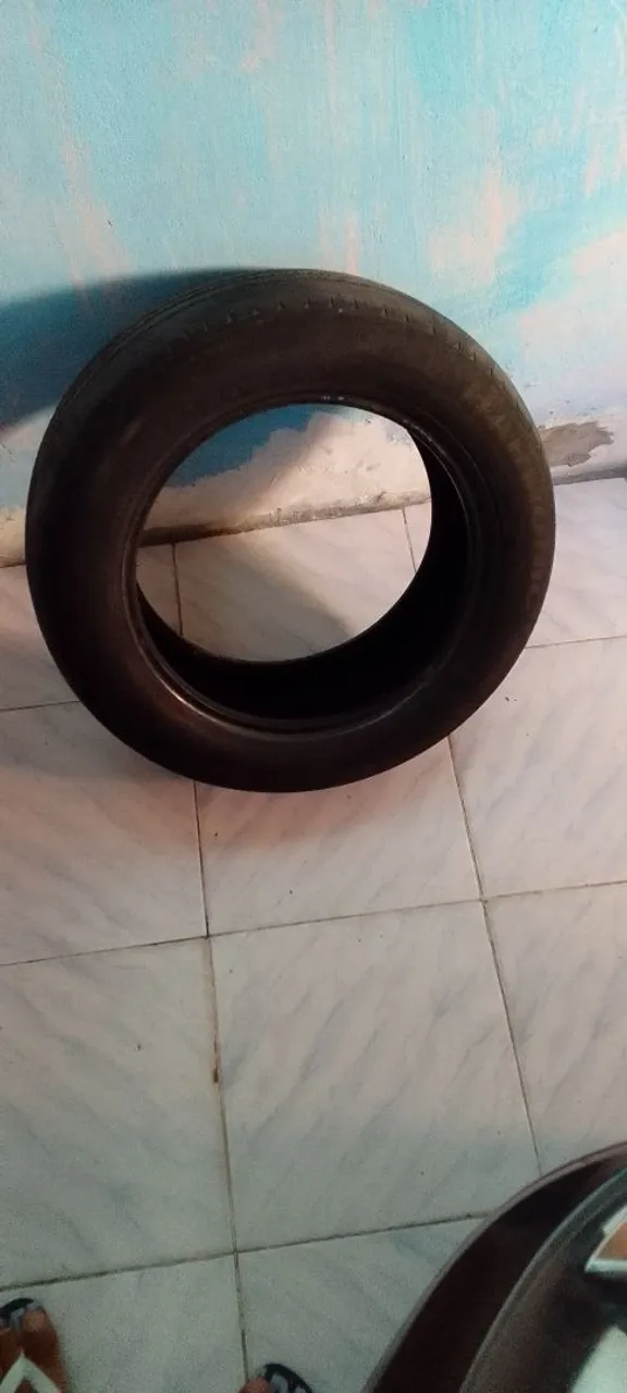 Vendo um pneu 185 65 aro 15