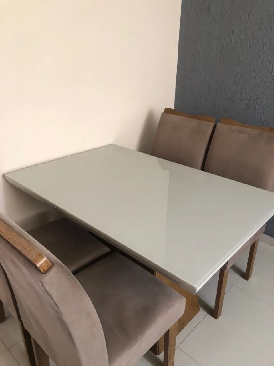 Mesa de Jantar Branca com 4 Cadeiras