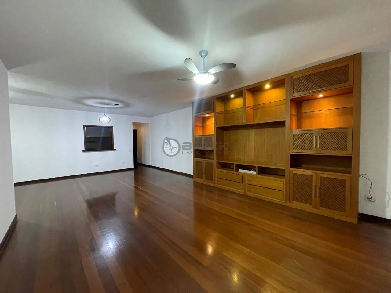 Apartamento para locação com 3 quartos + dependência, 130 m² no Alto - Teresópolis/RJ.