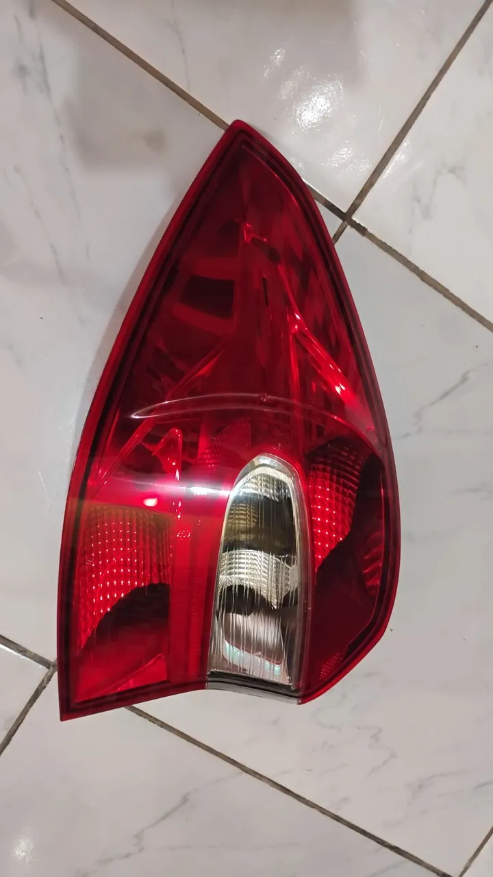 Lanterna Traseira Esquerda Ford Ka Sedan