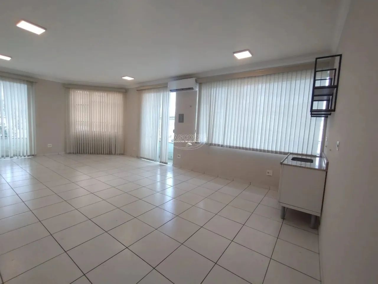 Sala Comercial disponível para alugar no bairro Vila Rezende, Piracicaba SP.(Código SA0017