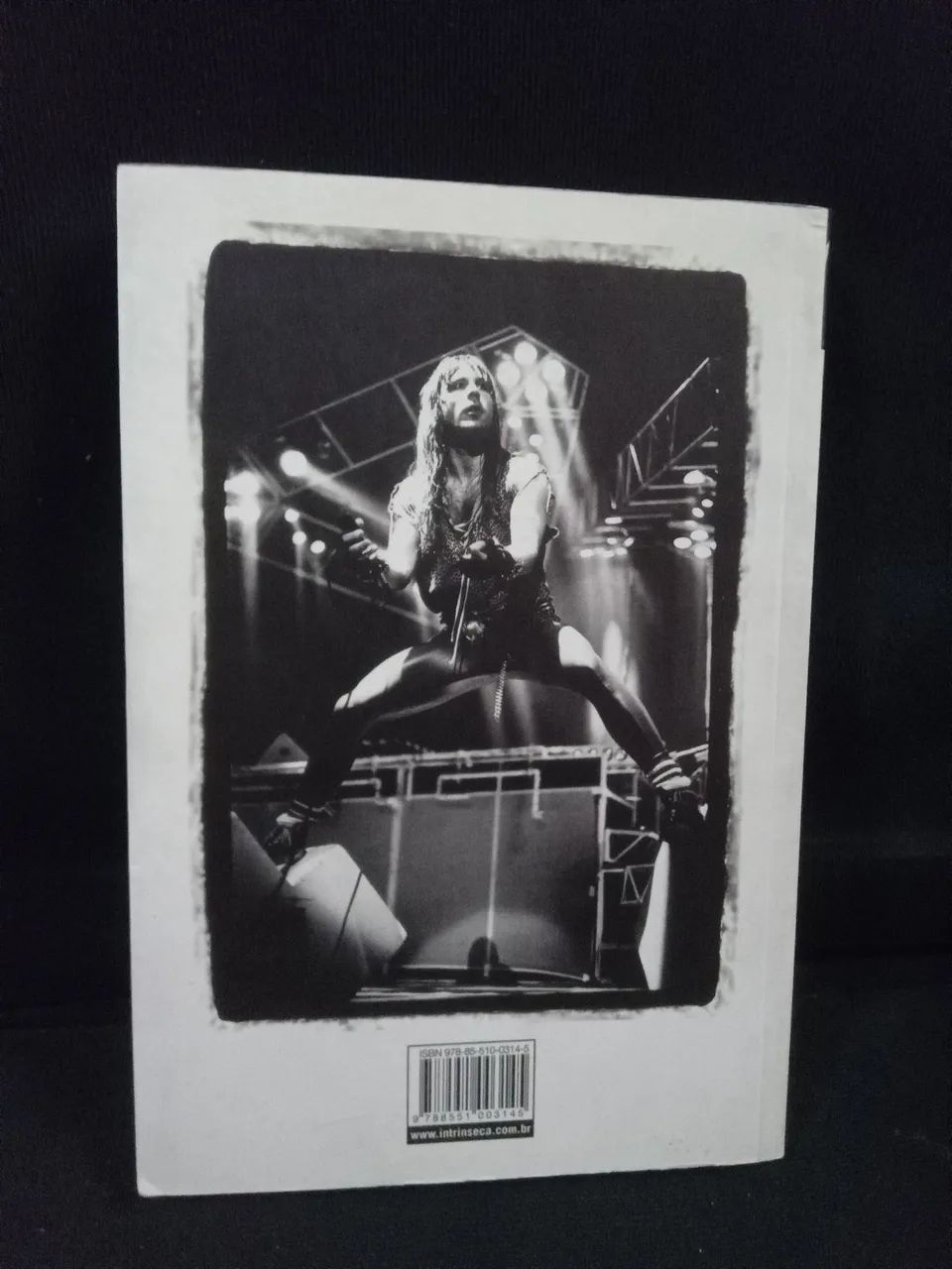 Livro Bruce Dickinson - Uma Autobiografia - Foto 2