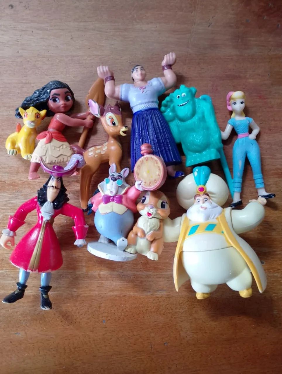 Lote 10 bonecos miniaturas Disney - Foto 2