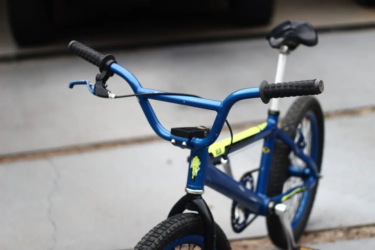 Bicicleta aro 20 em alumínio  - Foto 3