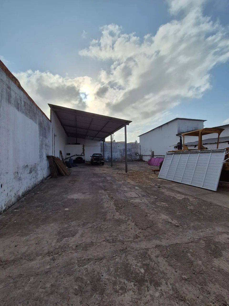 Aluguel de Terreno com Estrutura - Av. Daniel de La Touche - Foto 3