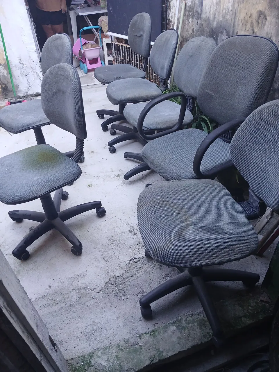Sete Cadeiras de escritório usadas