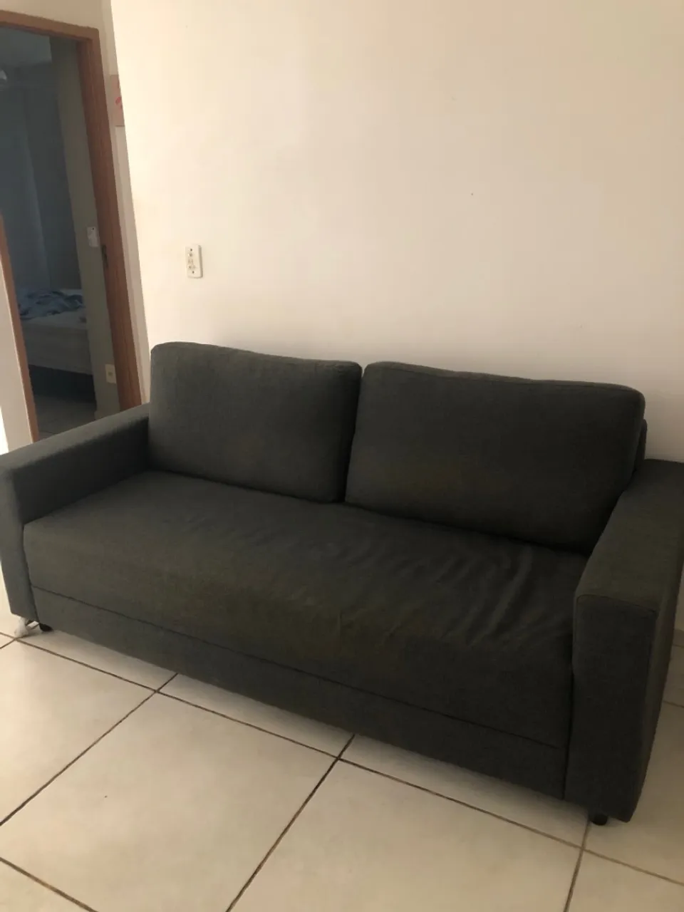 Sofá 3 lugares cinza escuro
