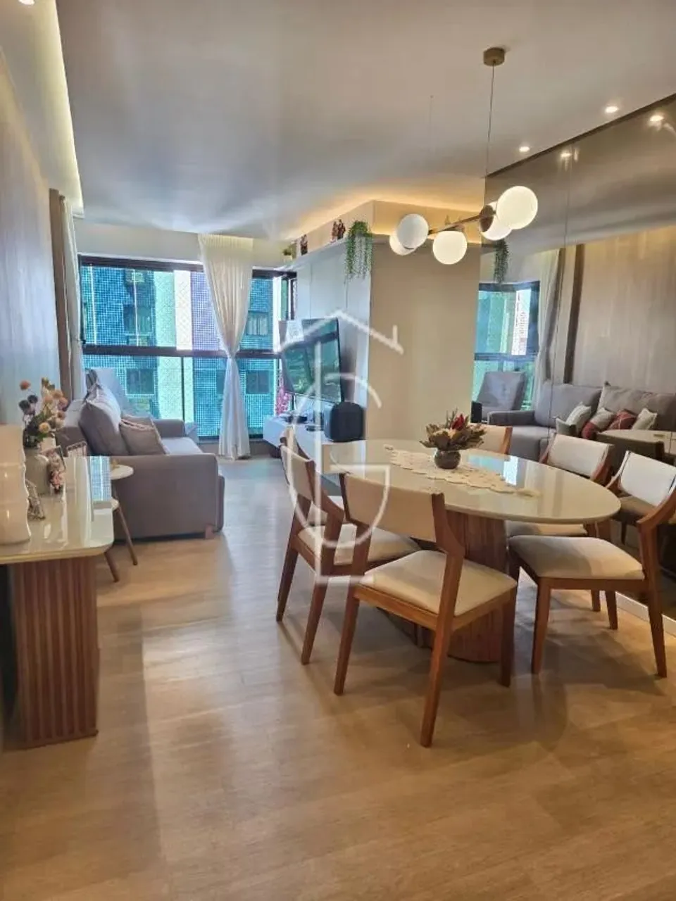 BELÍSSIMO APARTAMENTO REFORMADO E MOBILIADO EM PRÉDIO NOVO NA TAMARINEIRA