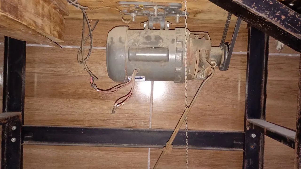 Máquina de costura Overclock 64706781846018124