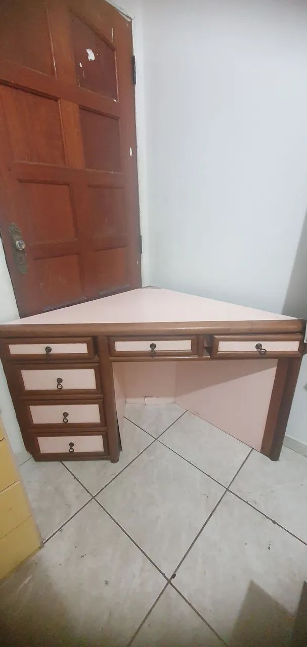 Escrivaninha de Canto