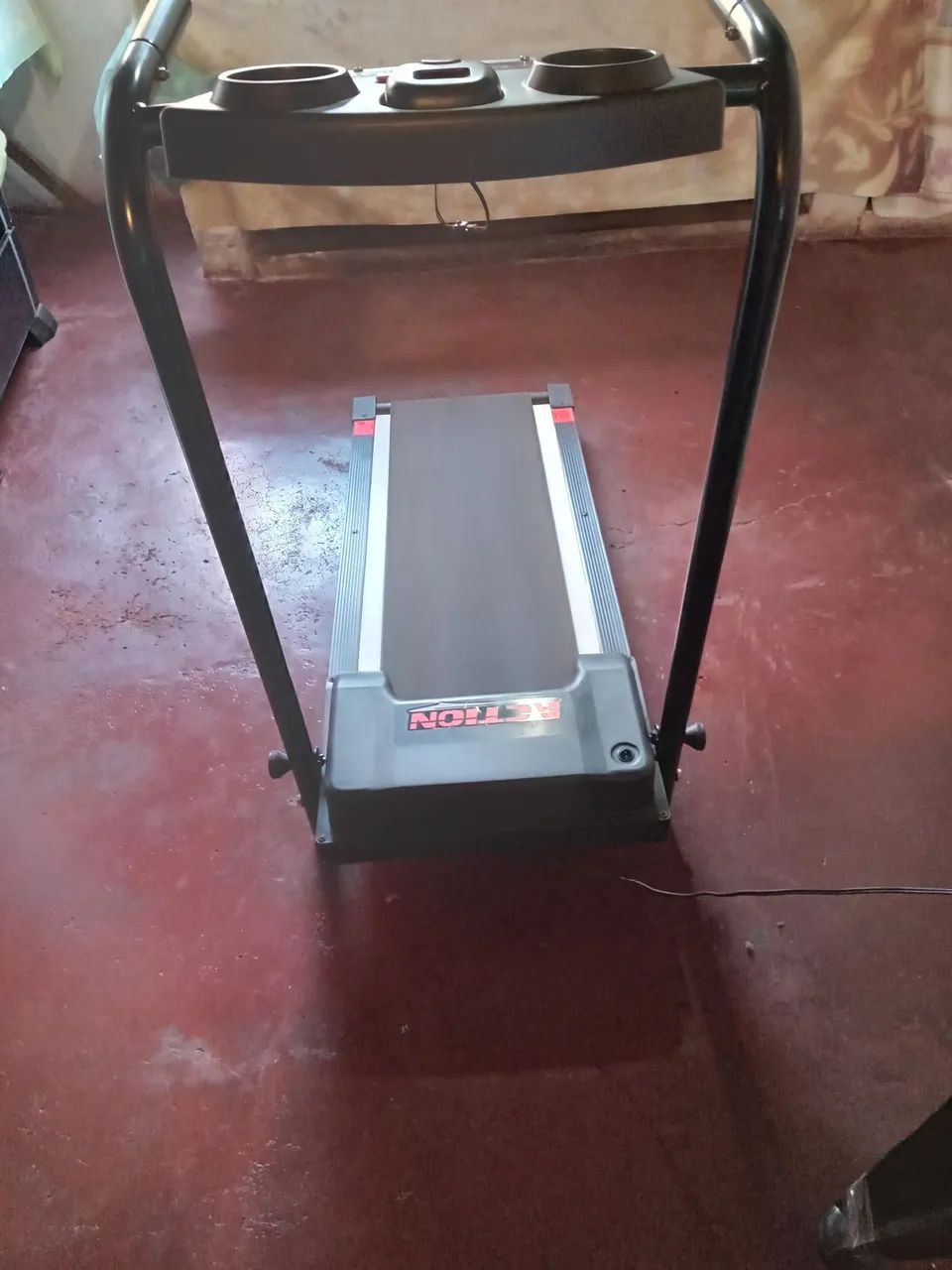 Esteira elétrica semi nova 