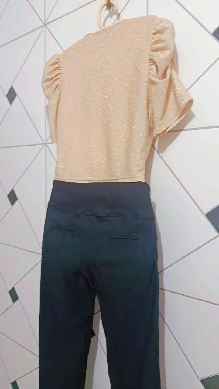 Calça preta +  Cropped Dourado - Foto 5