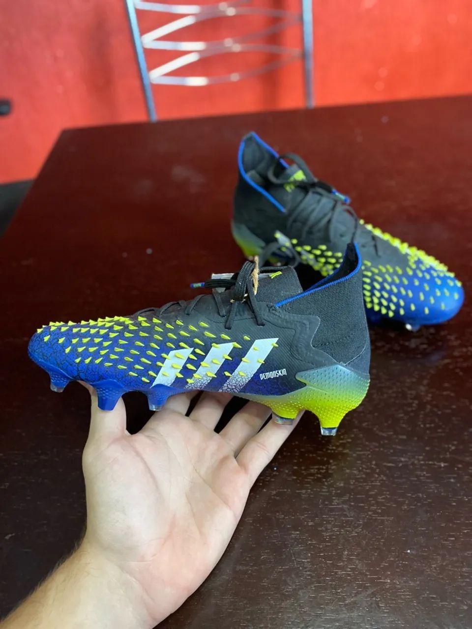 Chuteira Adidas Predator Freak.1 - Foto 2