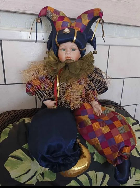 Boneca bebê palhaço Porcelana. Colecão Shong Stoppers. Olhos de vidro verdes.Tam. 60 cm - Foto 6