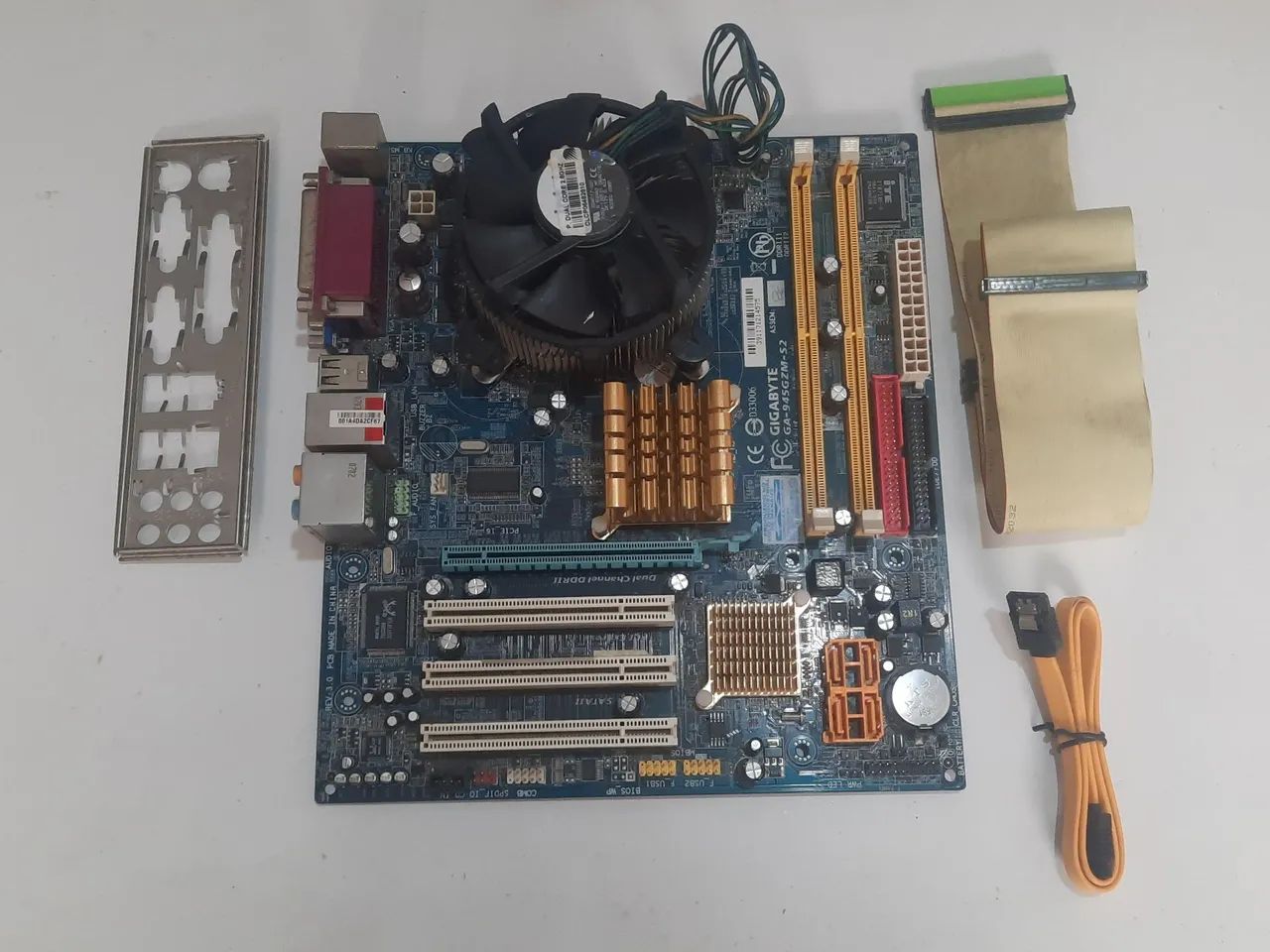 Kit Placa Gigabyte Ga945gz + processador Core2 duo + coller Intel cobre 