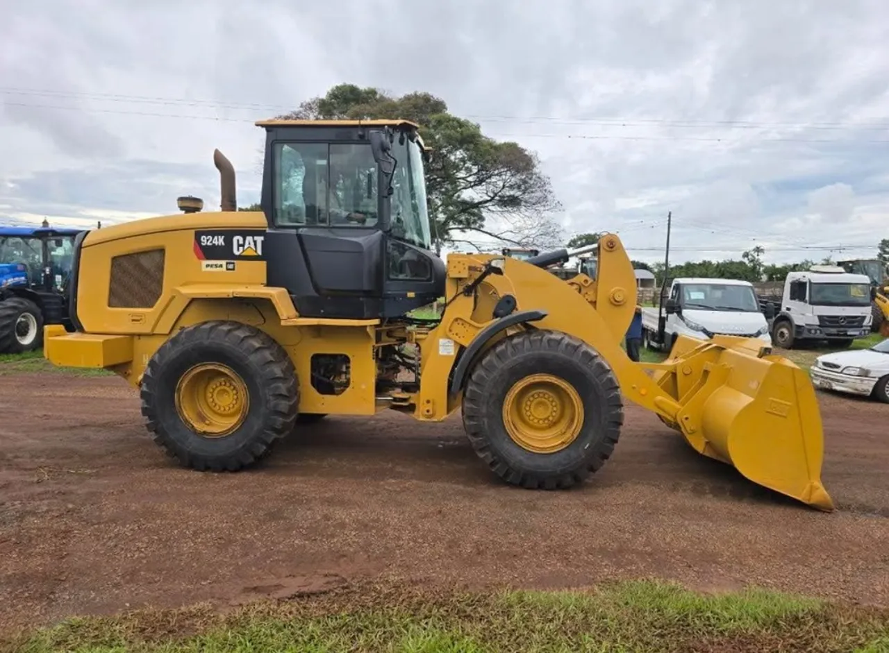 Pá Carregadeira CAT 924K - Potência e Eficiência!