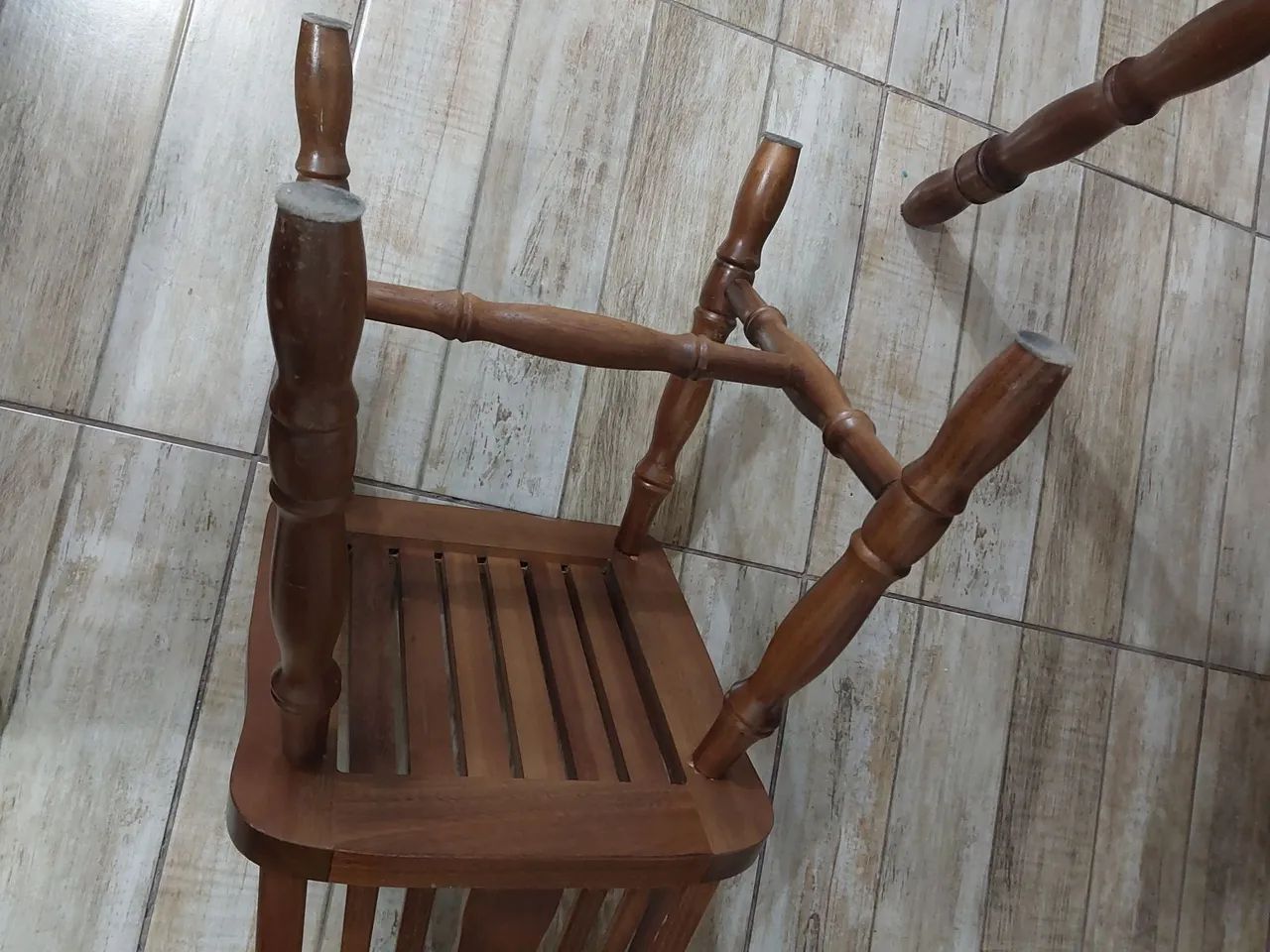 OMesa de Jantar em Madeira Maciça + 4 cadeiras maciças, 64840826038019124