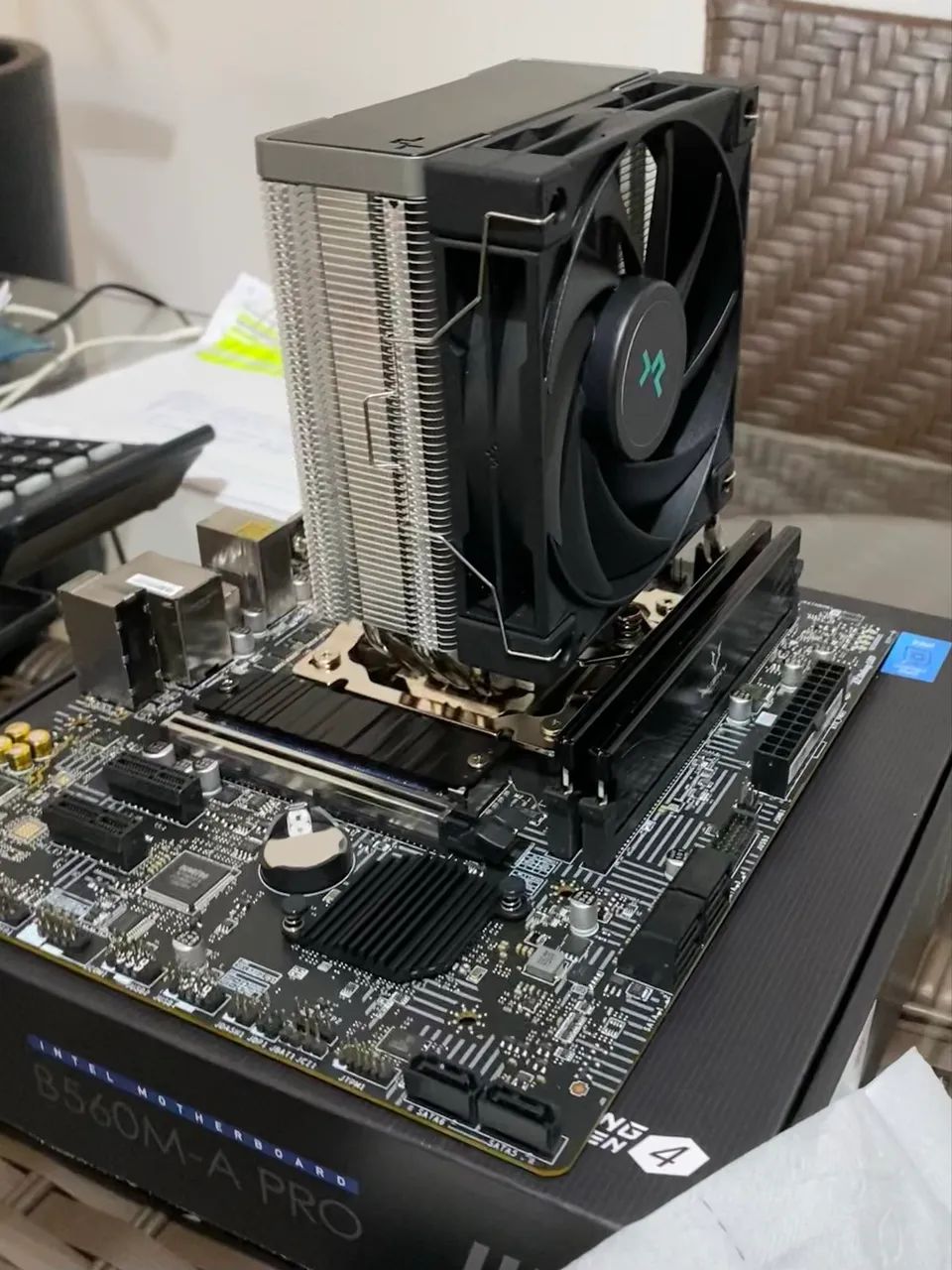 (APENAS PLACA-MÃE) MSI B560M-A PRO, Intel LGA 1200, mATX, 2 Slots DDR4