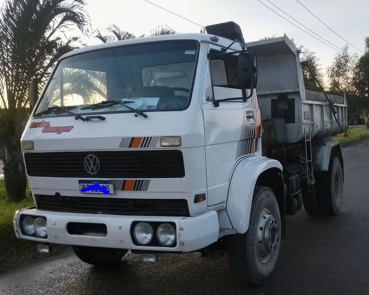 Caminhão 11140 íntegro!