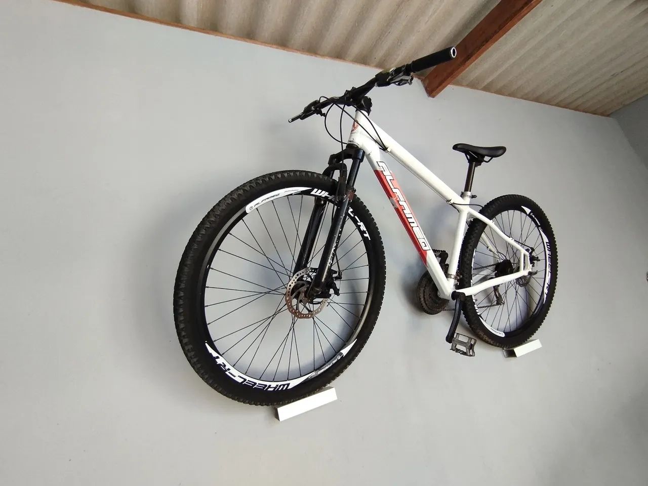 VENDO BIKE ARO 29 QUADRO DE ALUMÍNIO - Foto 4