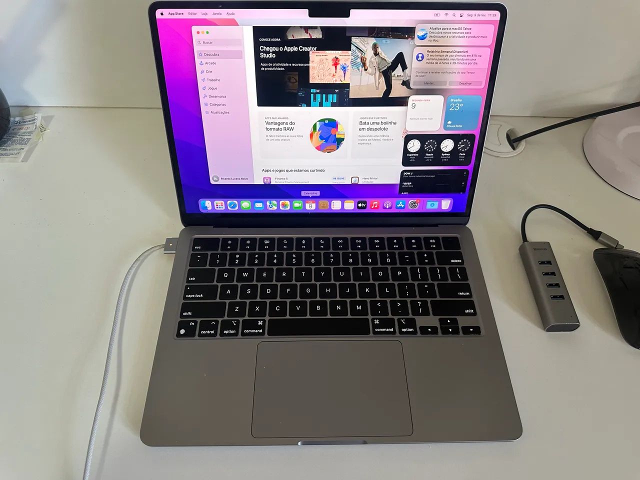 MacBook m2 256 gb com mouse apple e hub baseus 