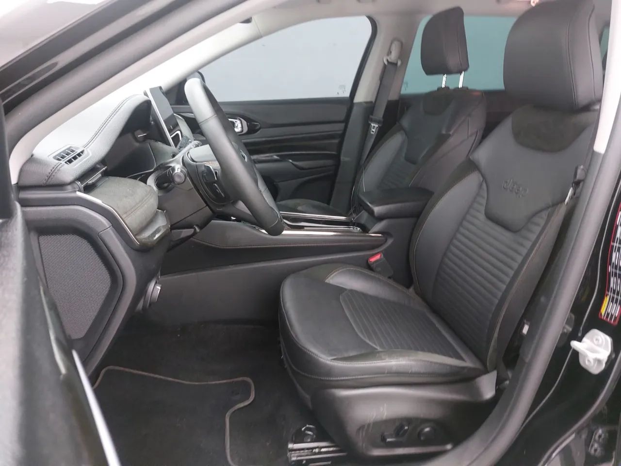 Jeep Commander Limited T270 1.3 TB Flex Aut., foto 16 de 18