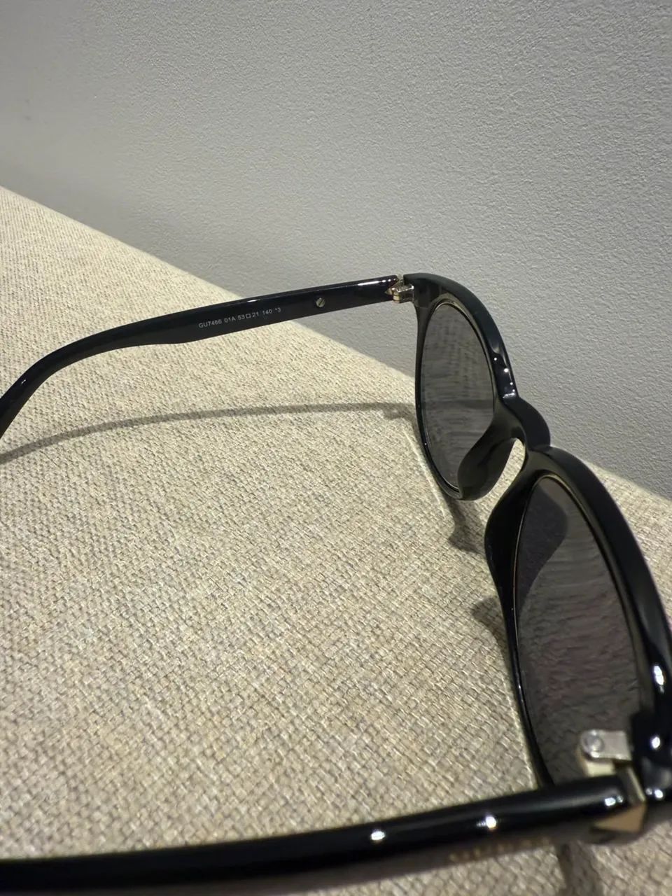 Óculos de Sol Guess GU7466 01A Original - Preto Elegante - Foto 4