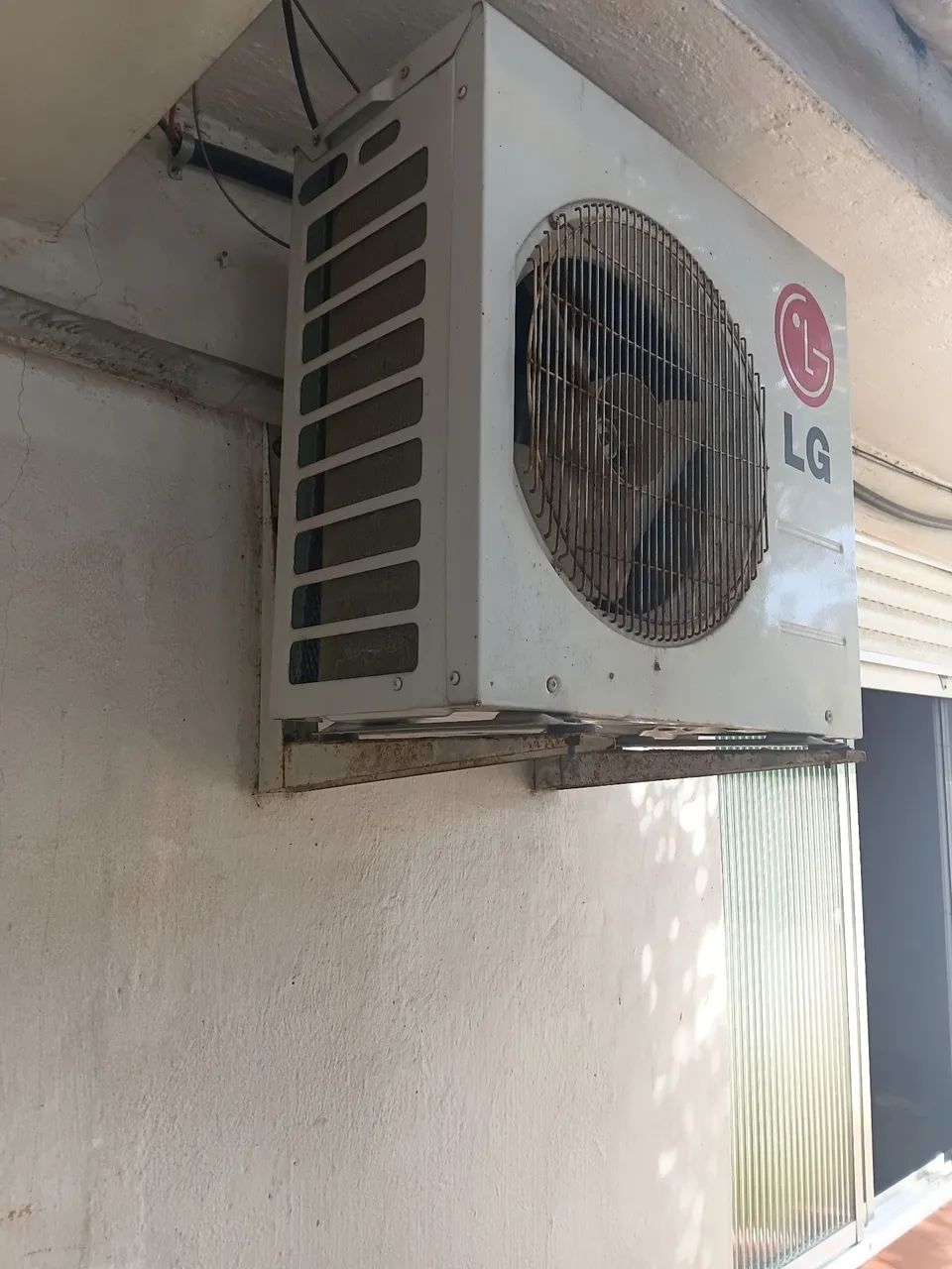 Ar LG 9000 Btu em ótimo estado