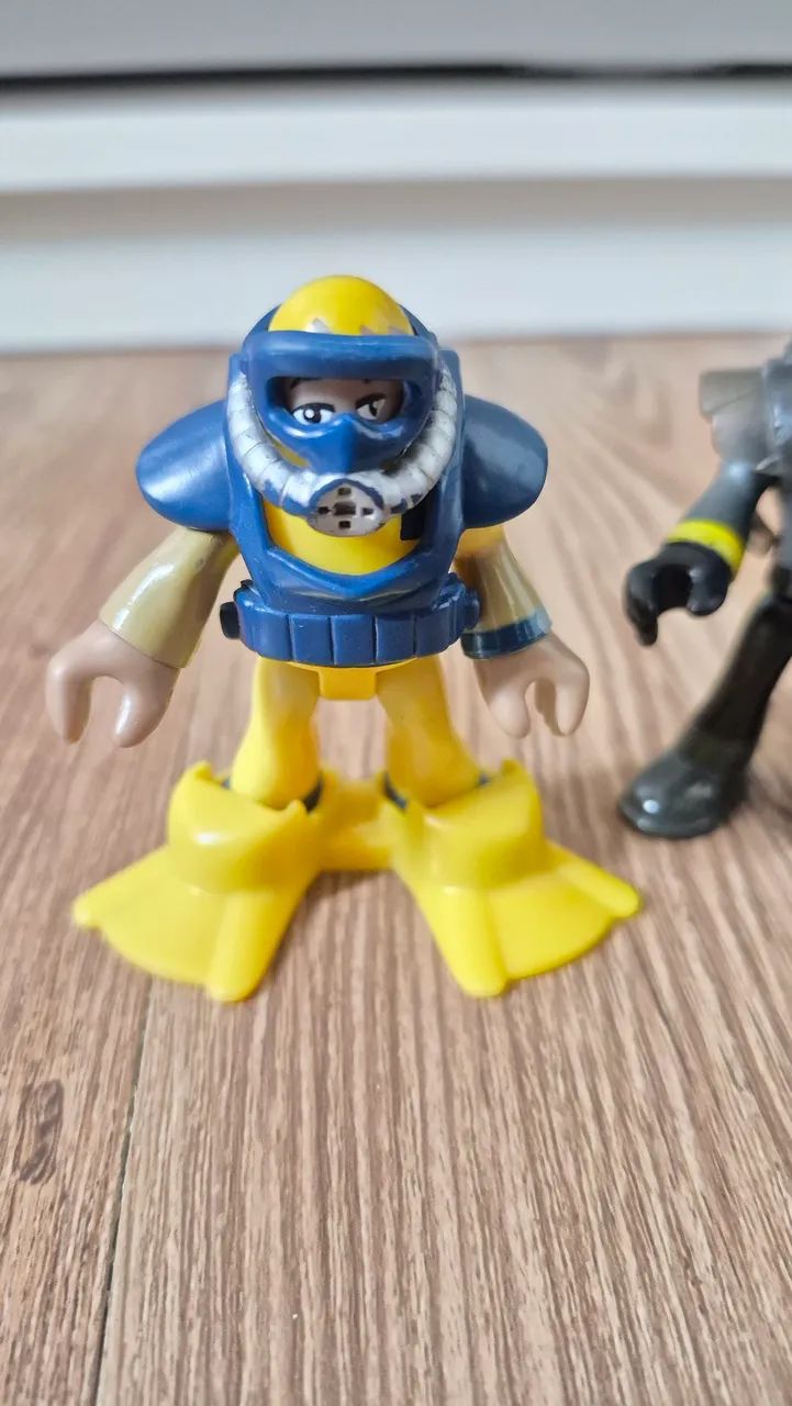 Bonecos articulados Imaginext 2 com acessórioss  - Foto 3