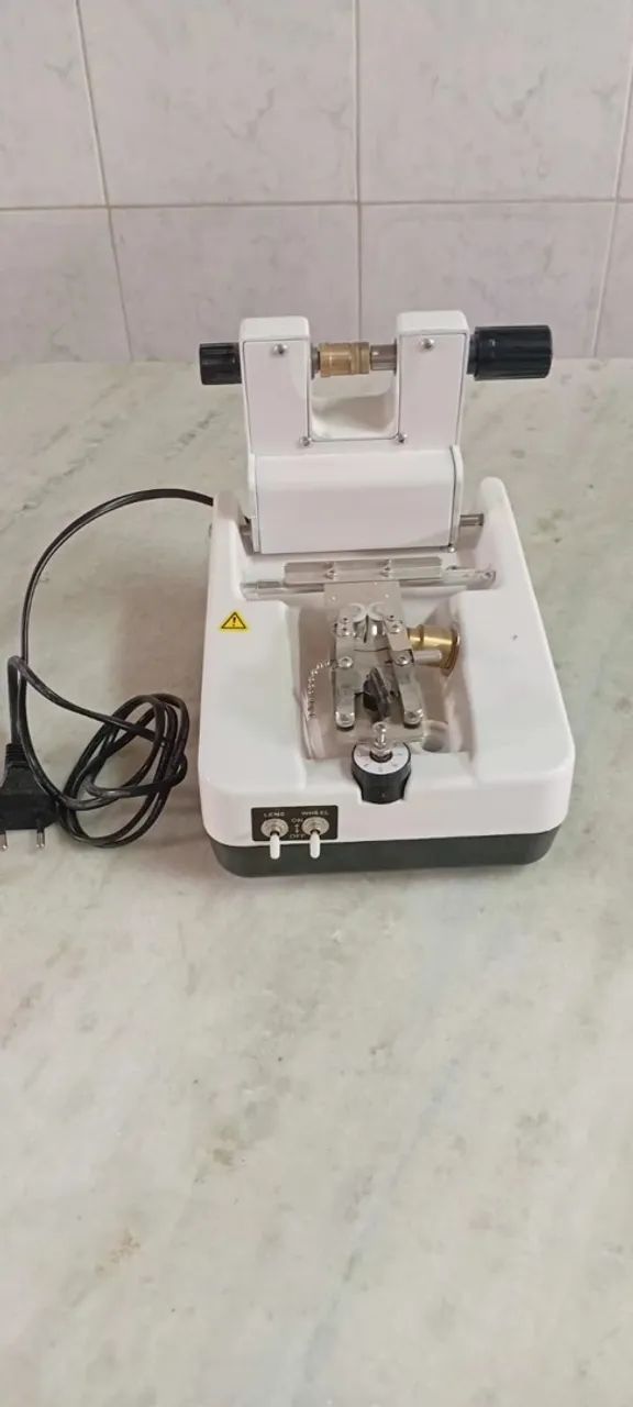 Equipamentos para montagem de óculos 