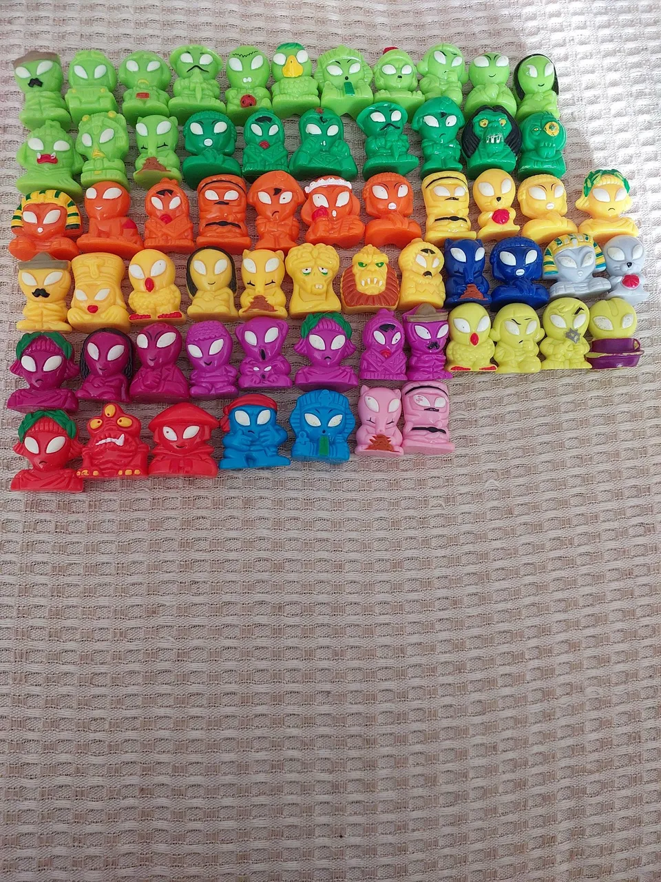 Gogos Crazy Bones cinza / preto / dourado - Brinquedos e Jogos