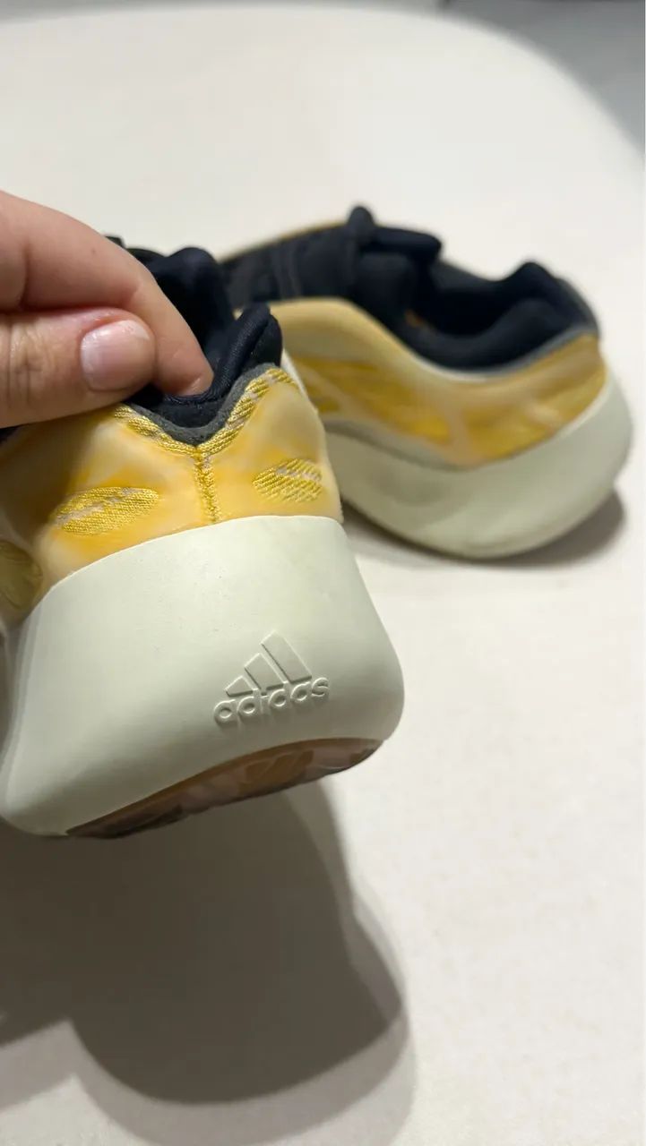 Tênis Adidas 700 V3  - Foto 3