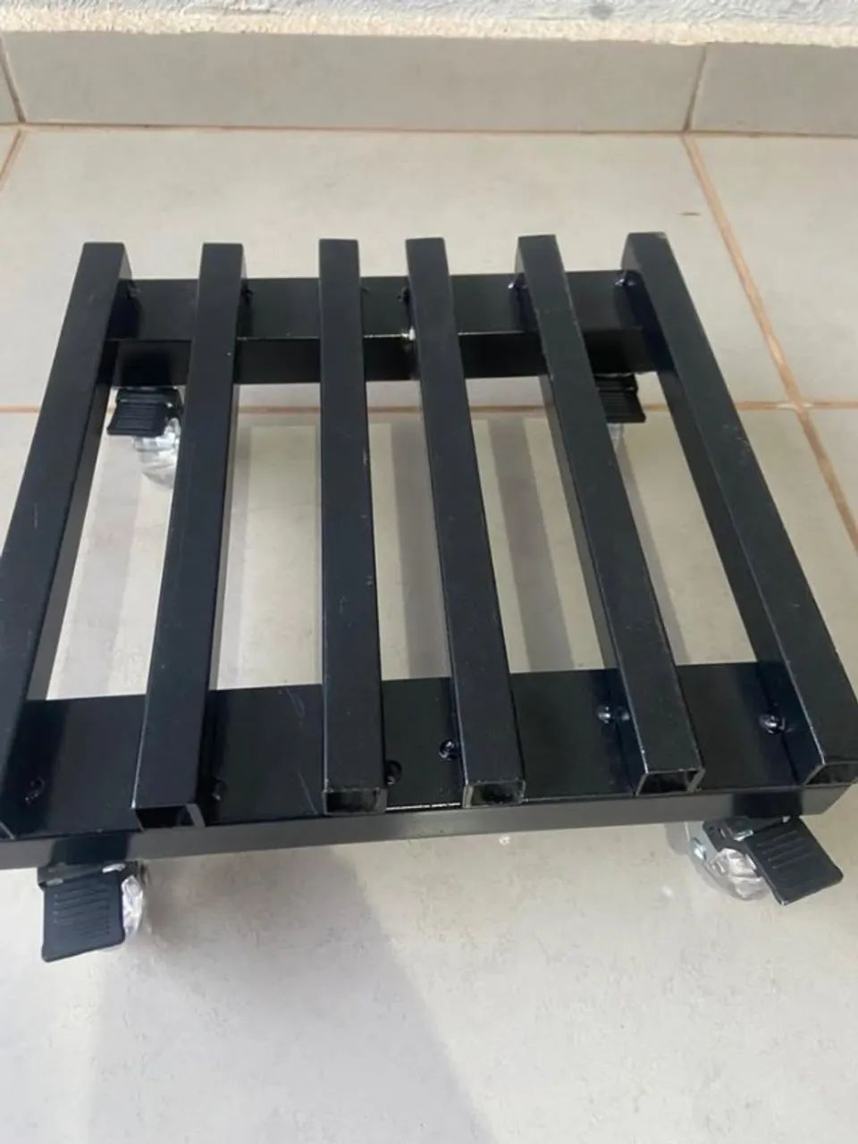 SUPORTE BASE DE FERRO QUADRADA PARA VASO DE PLANTA GALÃO DE AGUA COM RODINHAS - Foto 3