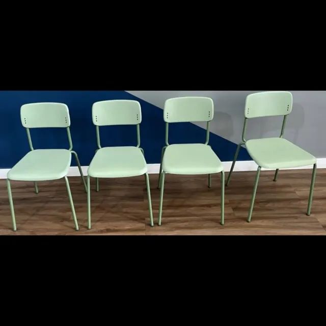 MESA COM 4 CADEIRAS *TIPO ESCOLAR - Foto 2