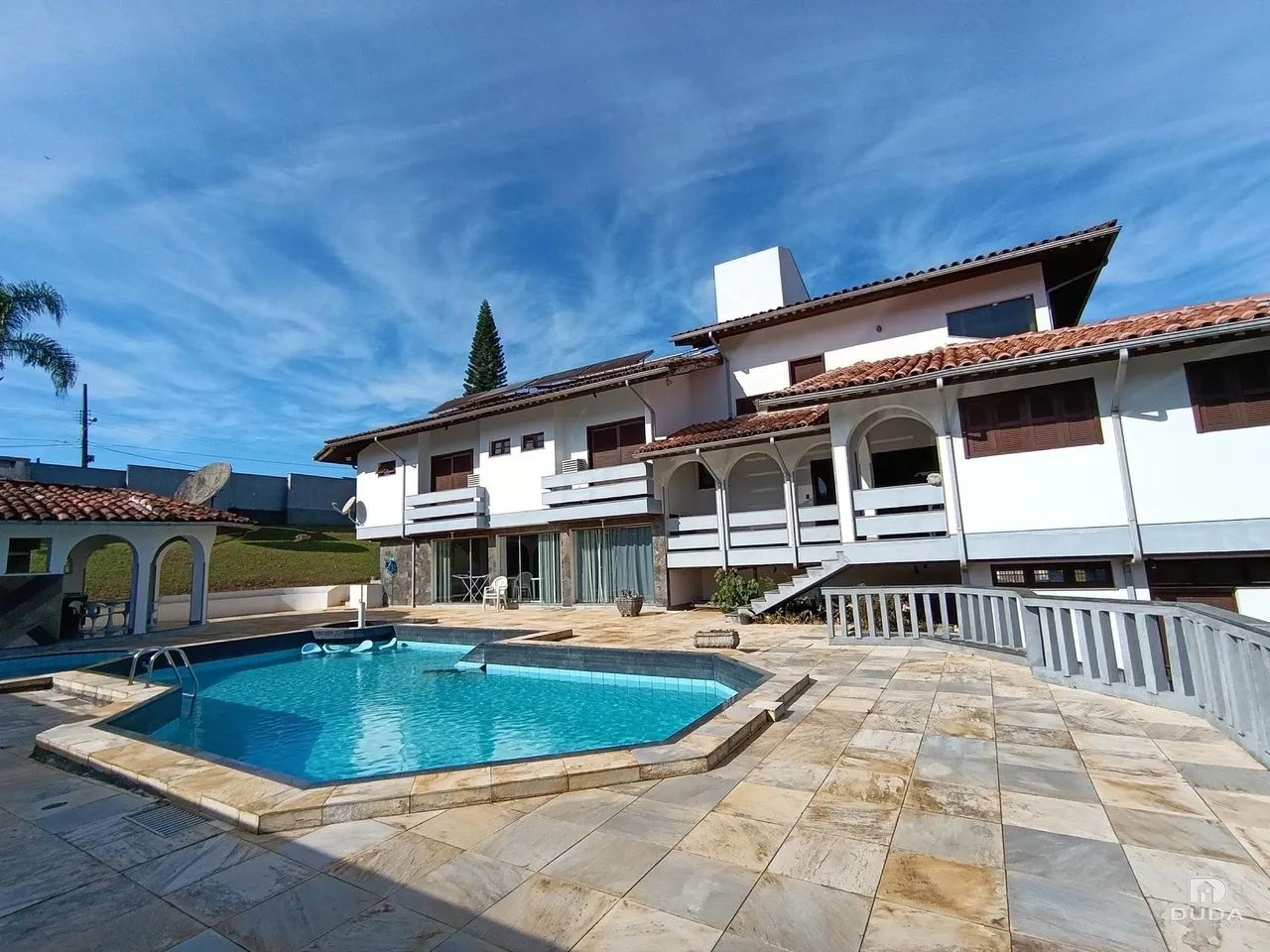 CASA À VENDA