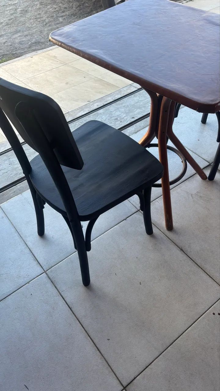 Mesa com 2 cadeiras de madeira  - Foto 3