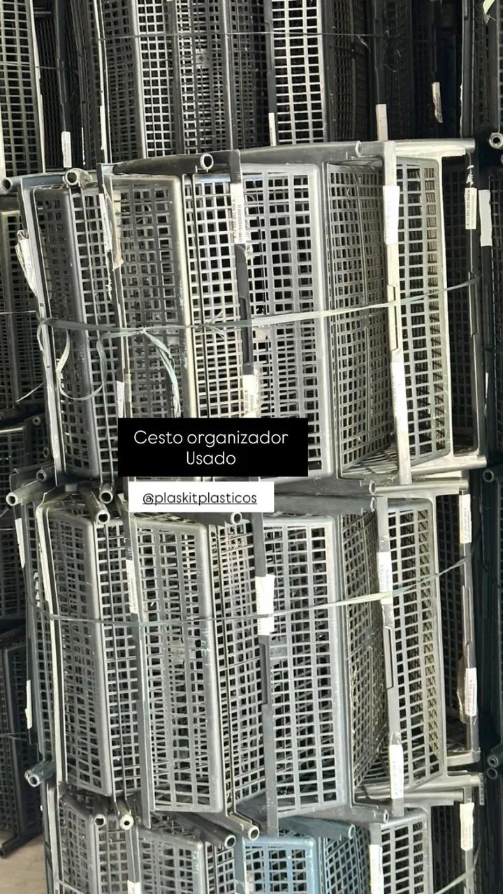 Cesto de plástico usado