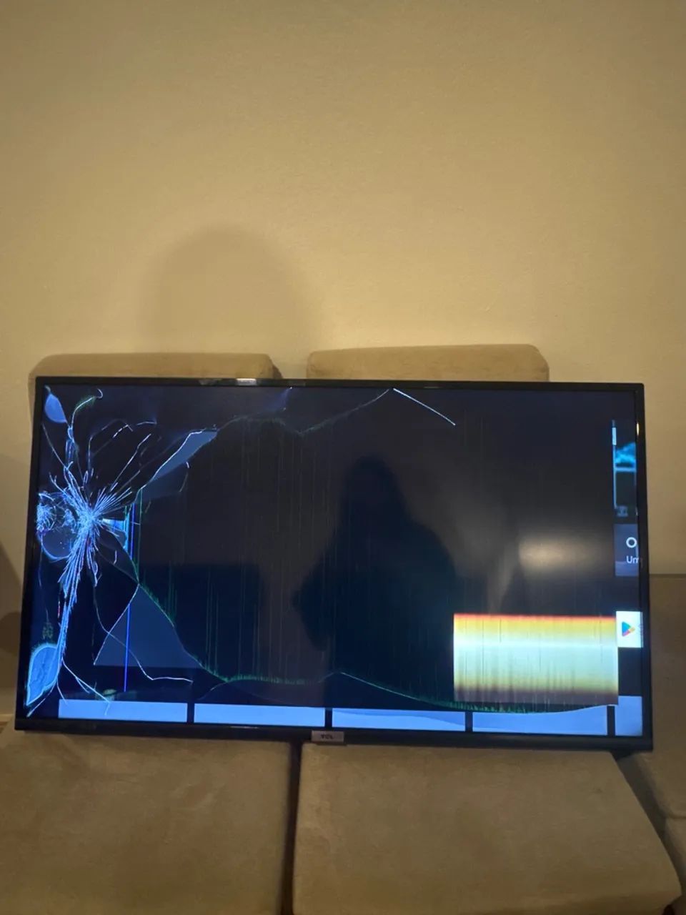 Televisão com o display quebrado