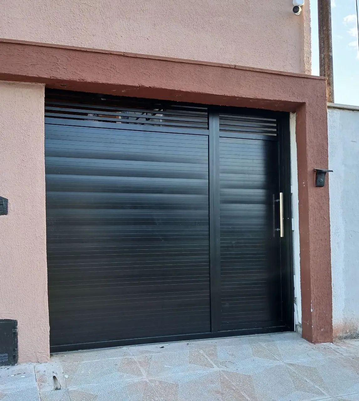 Gates/doors/windows.