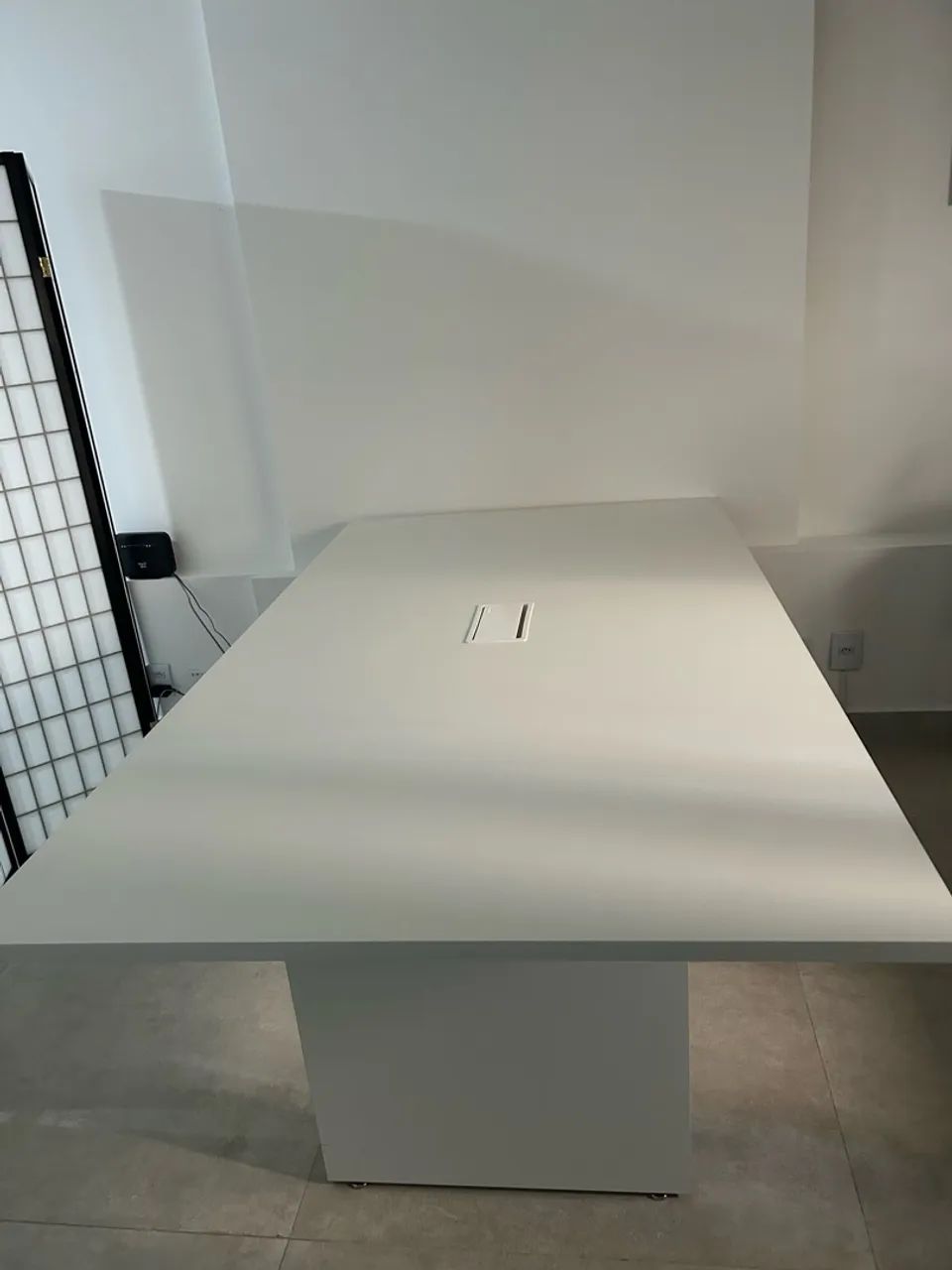 Mesa branca de escritório