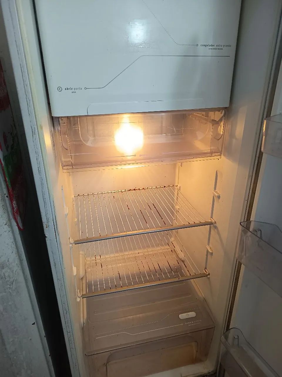 Geladeira com defeito  - Foto 5