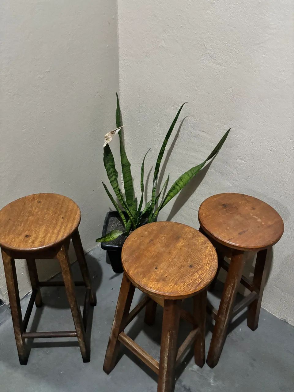 Trio de bancos de madeira 90cm - Foto 4