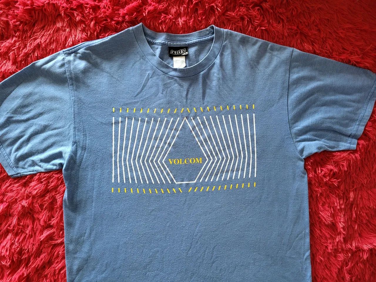 Camiseta Volcom tamanho M - Foto 2