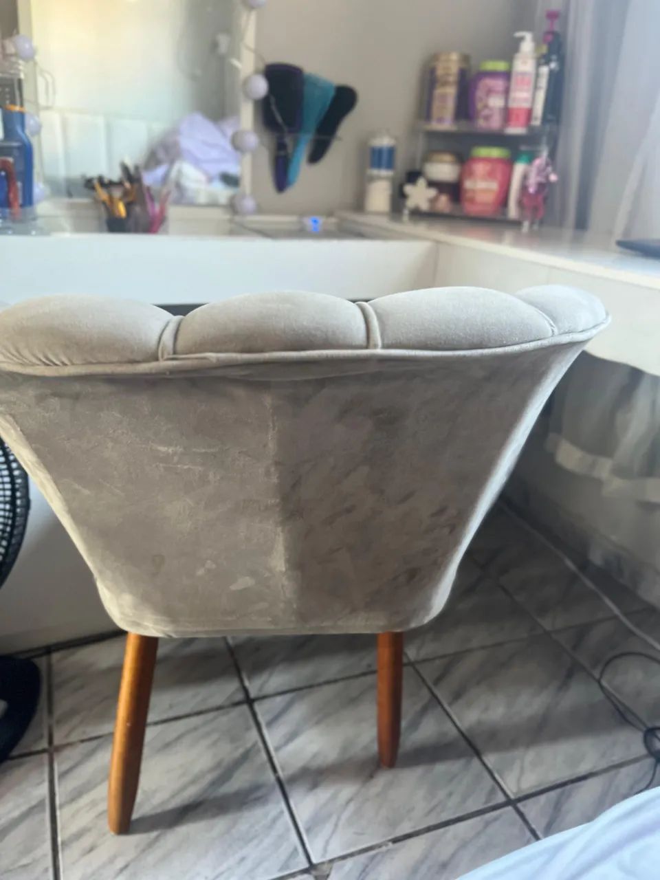 Cadeira(estilo pétala) confortável semi-nova - ótimo preço - Foto 2