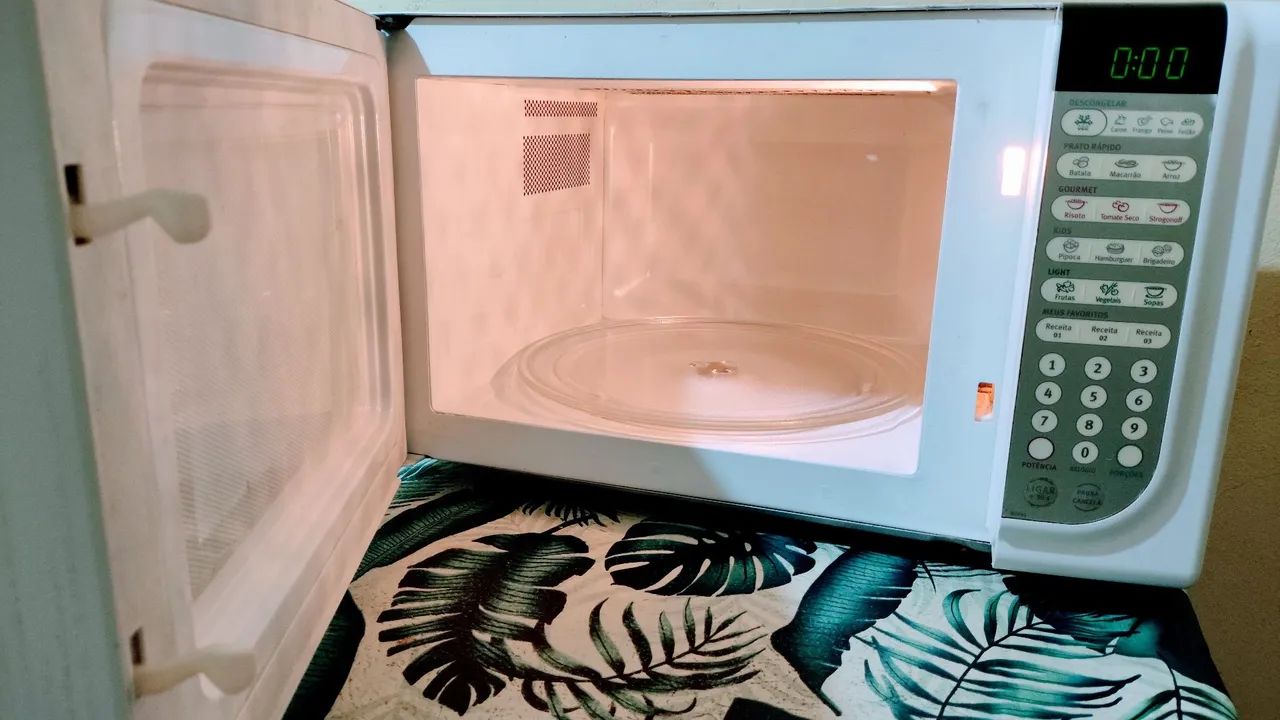 Microondas Electrolux 31 litros funcionando perfeitamente  - Foto 2