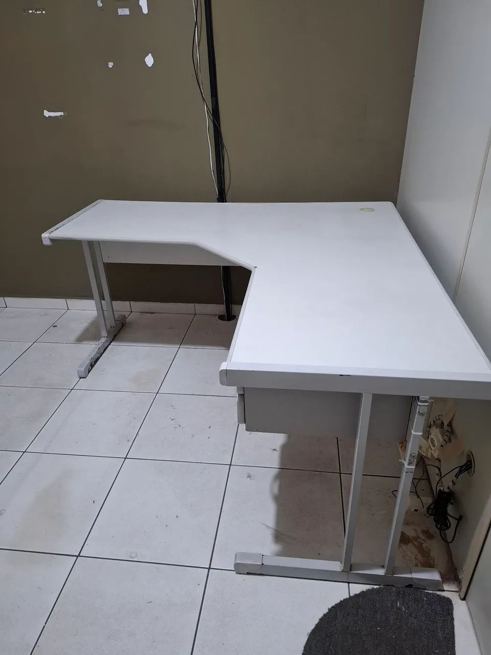 Mesa de escritório em L