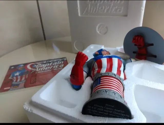 Busto Capitão América Marvel Ultimate - Diamond Select Toys (20cm) - Foto 4