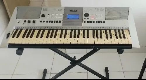 Teclado Yamaha-PSR E13 - Foto 2